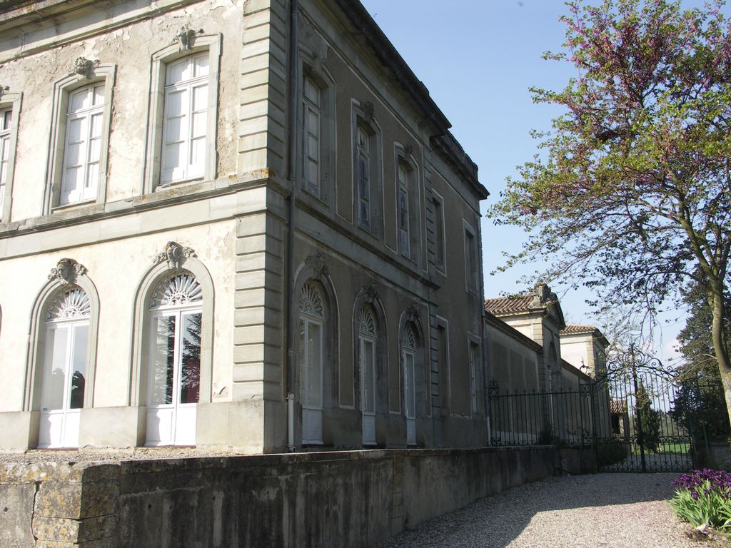 Château. Façade sud. Pavillon est.