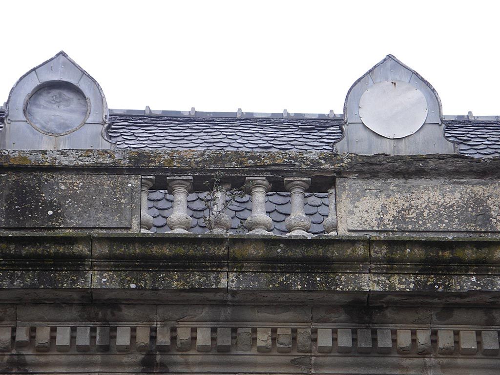 Château. Pavillon est.