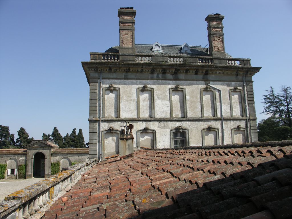 Château. Coprs principal. Façade ouest.