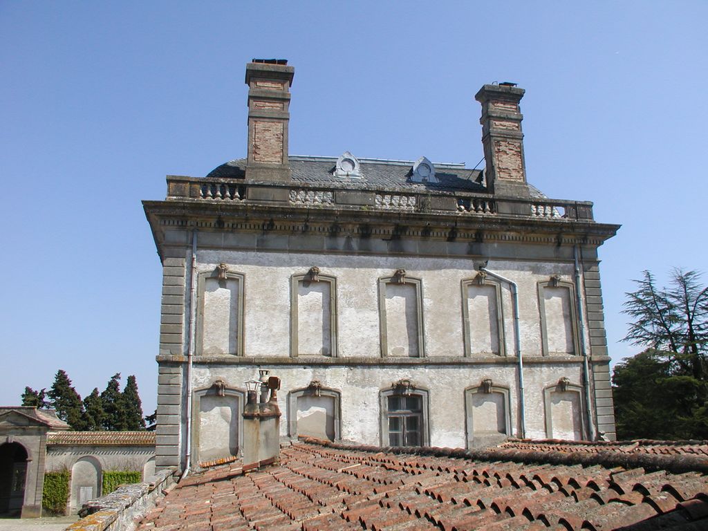 Château. Coprs principal. Façade ouest.