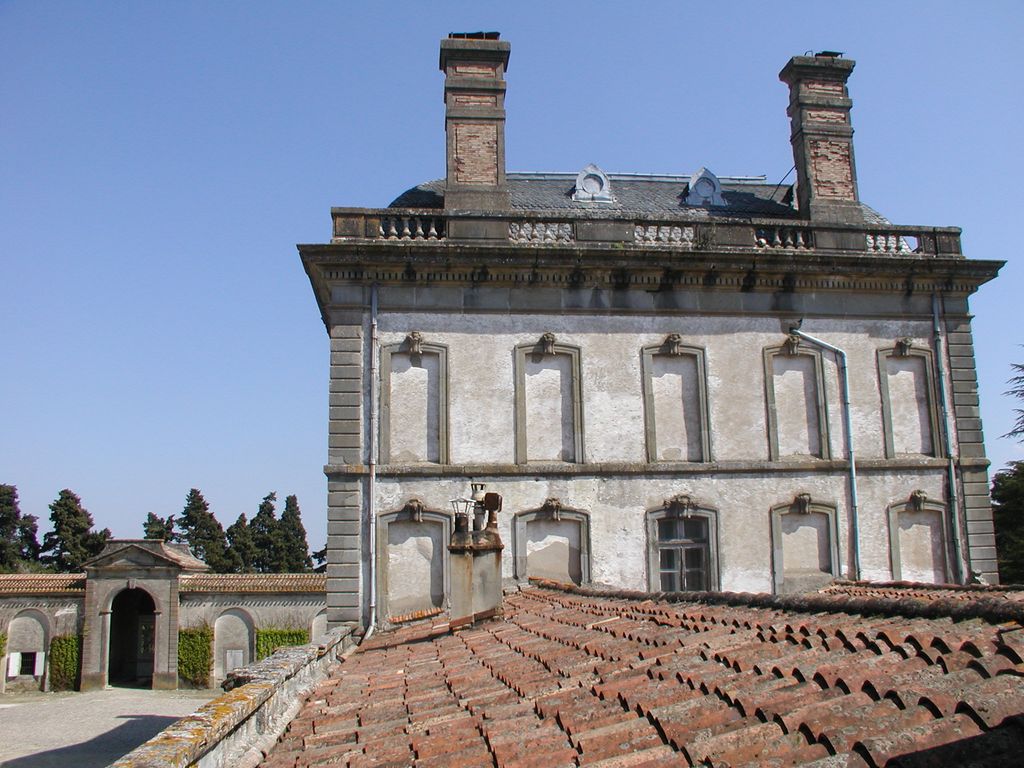 Château. Coprs principal. Façade ouest.