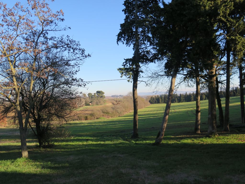 Parc. Vue vers Carcassonne.