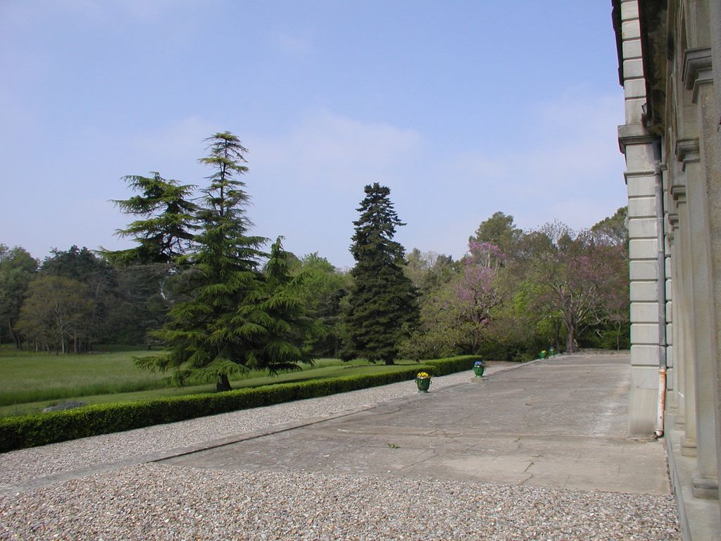 Parc. Terrasse au sud.