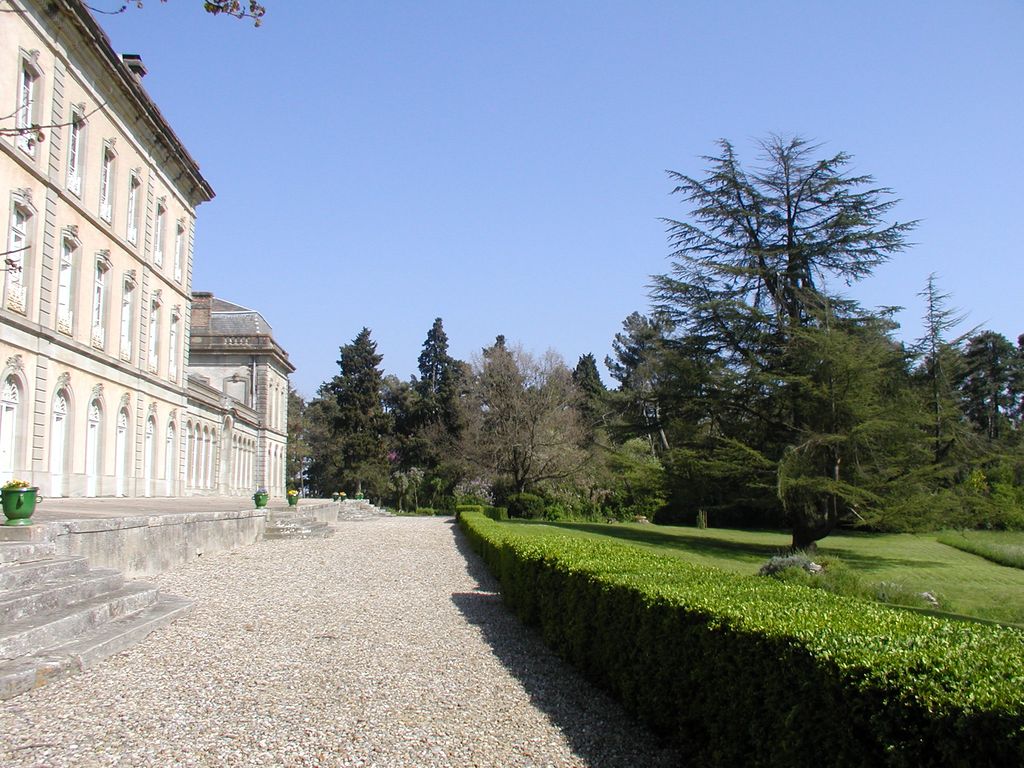 Parc. Terrasse au sud.