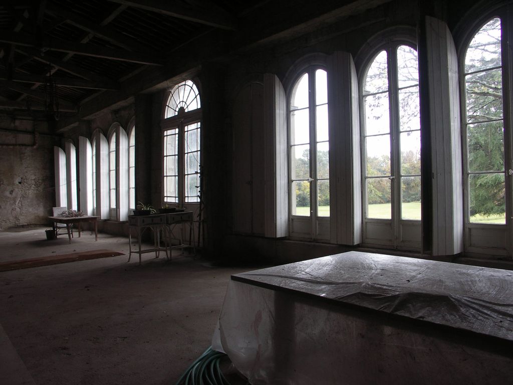 Orangerie est. Avant réfection pour en faire une salle de réception (2007)