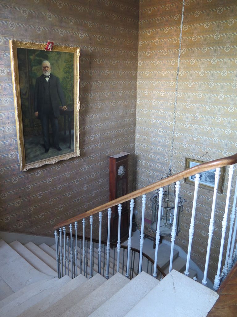 Château. Intérieur. Le grand escalier