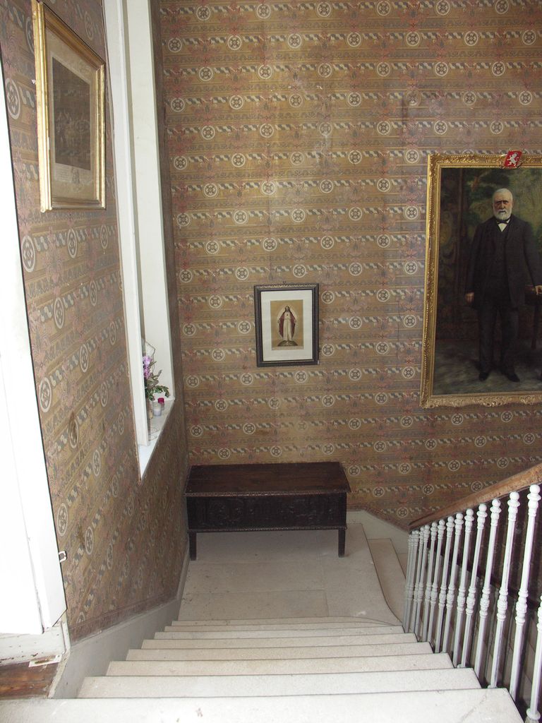 Château. Intérieur. Le grand escalier