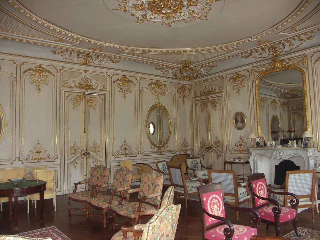 Château. Intérieur. Le grand salon. Vue d’ensemble