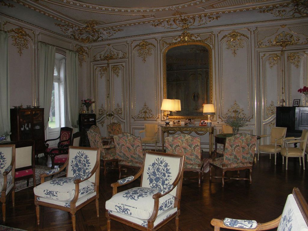 Château. Intérieur. Le grand salon. Vue d’ensemble