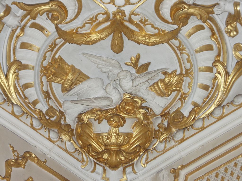 Château. Intérieur. Le grand salon. Détail des boiseries néo-rococo. Colombes