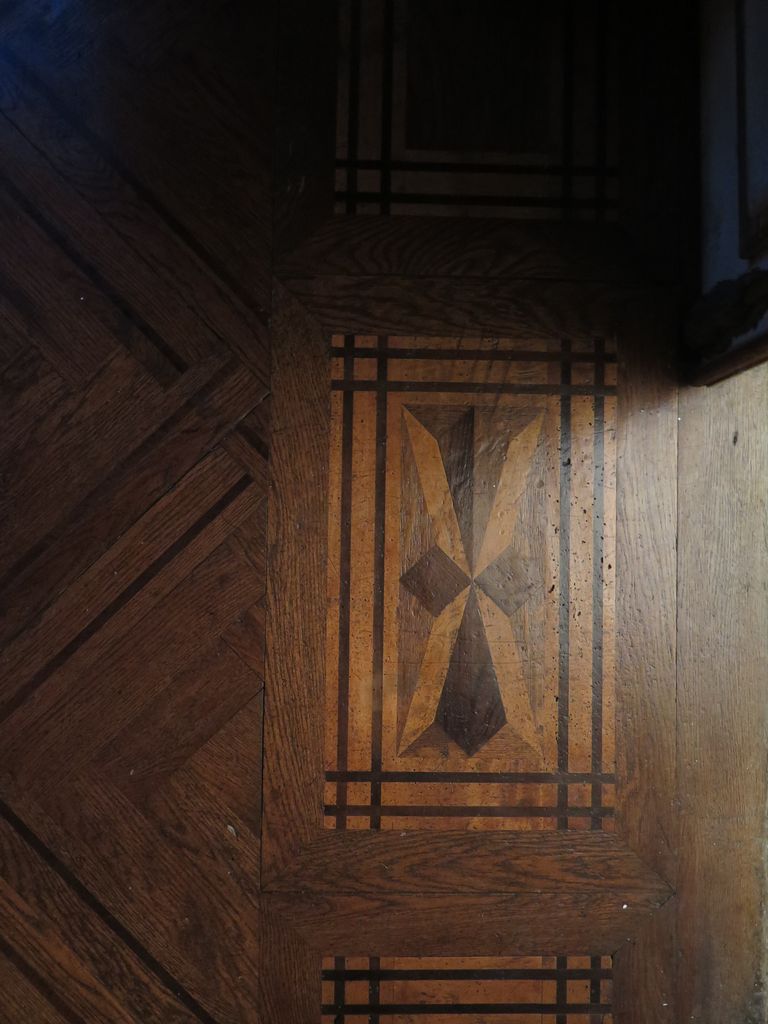 Château. Intérieur. Le grand salon. Détail du plancher, provenant de la maison Idrac de Toulouse