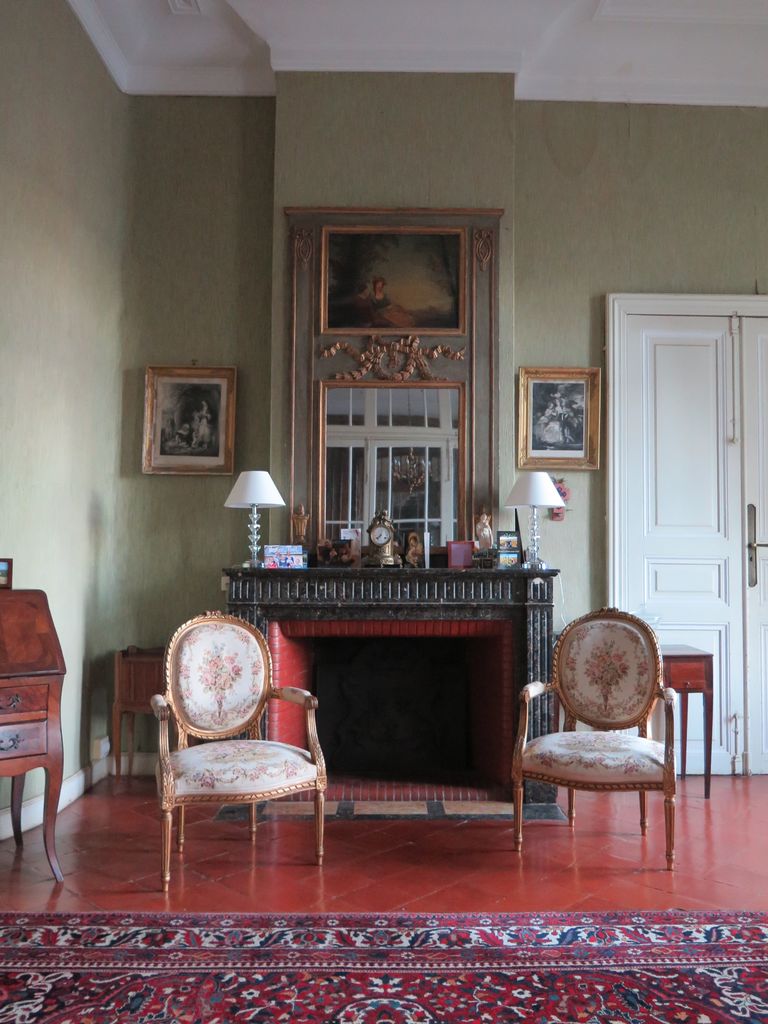 Château. Intérieur. Petit salon ouest donnant sur le vestibule