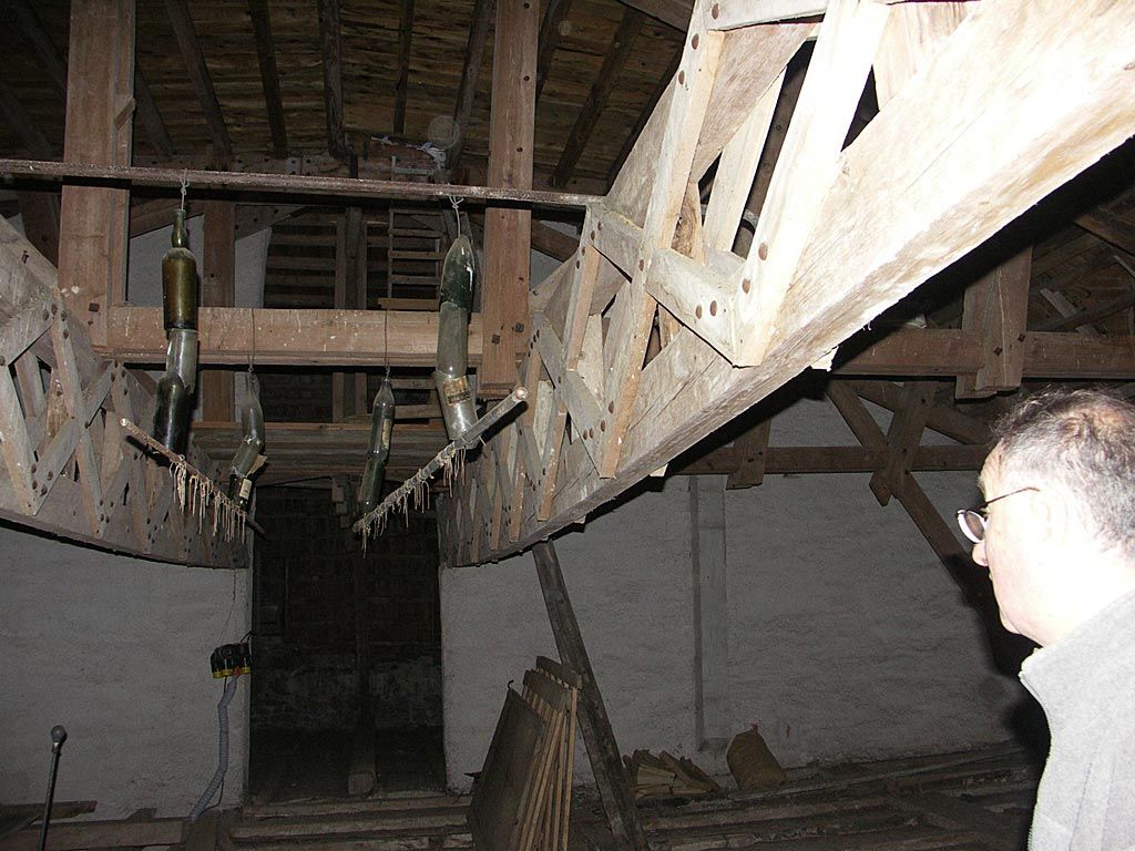 Château. Intérieur. Combles. Charpente de la partie centrale vers celle d’un pavillon