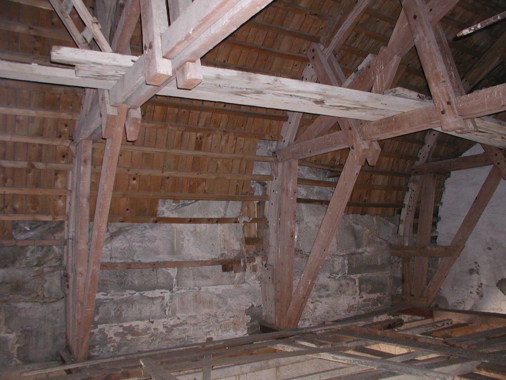 Château. Intérieur. Combles. Charpente d’un pavillon