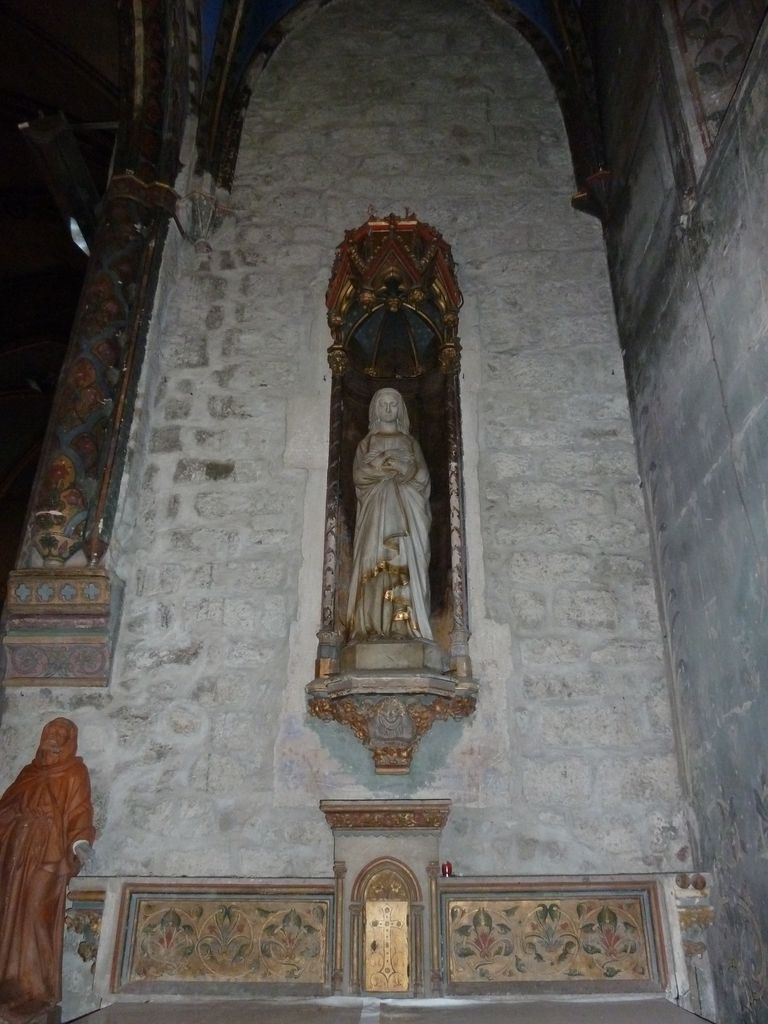 4e chapelle sud. Chapelle de l’immaculée conception. Statue de la Vierge (par Perrin, 1860, marbre blanc h=150) dans niche gothique d’après dessins de Guiraud Cals