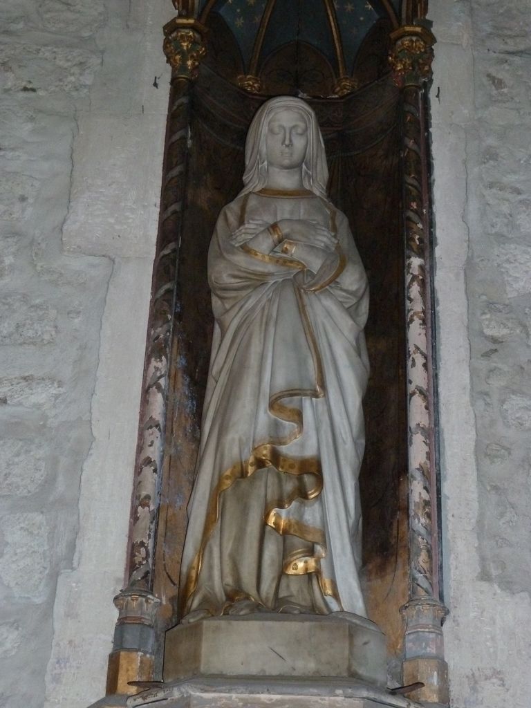 4e chapelle sud. Chapelle de l’immaculée conception. Statue de la Vierge (par Perrin, 1860, marbre blanc h=150) dans niche gothique d’après dessins de Guiraud Cals