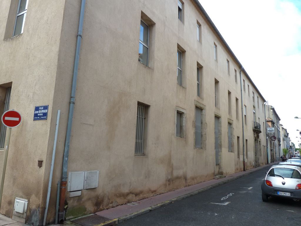 Anciens bâtiments conventuels. Actuellement évêché. Angle de la rue Jean Bringer et rue de la Liberté