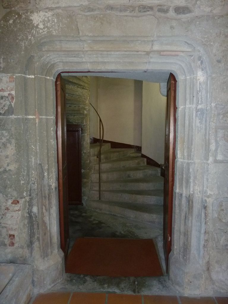 Anciens bâtiments conventuels. Actuellement évêché. Escalier en vis à l’angle de la chapelle du Saint-Sacrement menant à l’étage de l’aile nord du couvent (actuellement appartements de l’évêque)