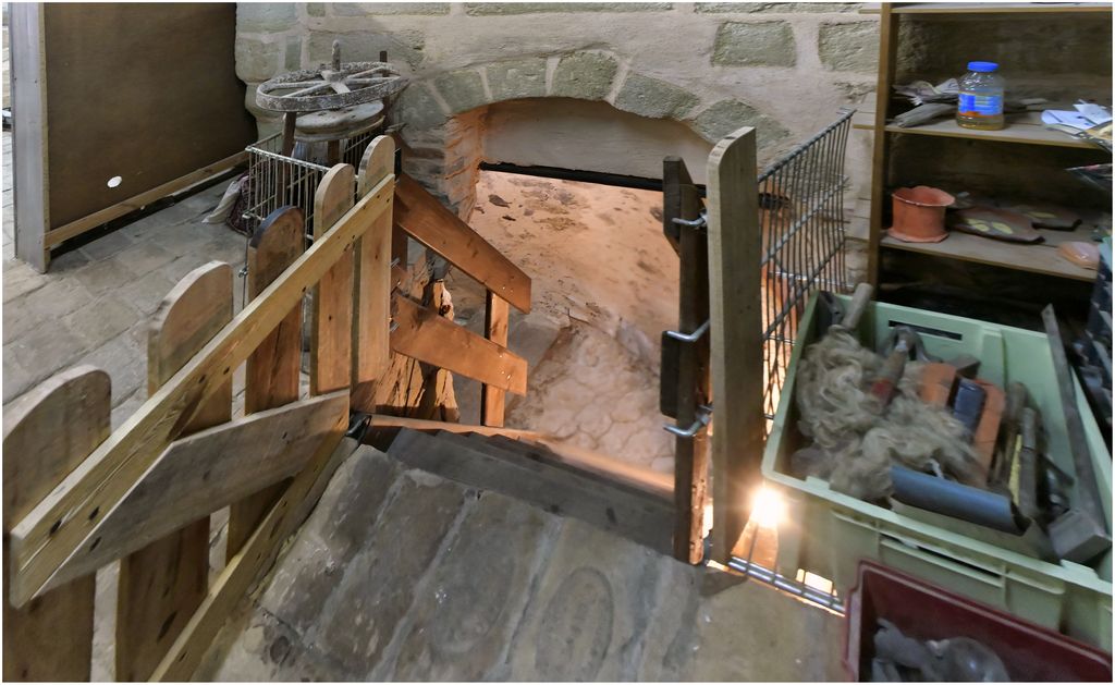 Accès au sous-sol (foyer)