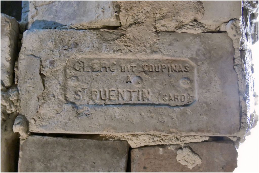 Brique réfractaire, inscription CLERC dit toupinas St QUENTIN (Gard)