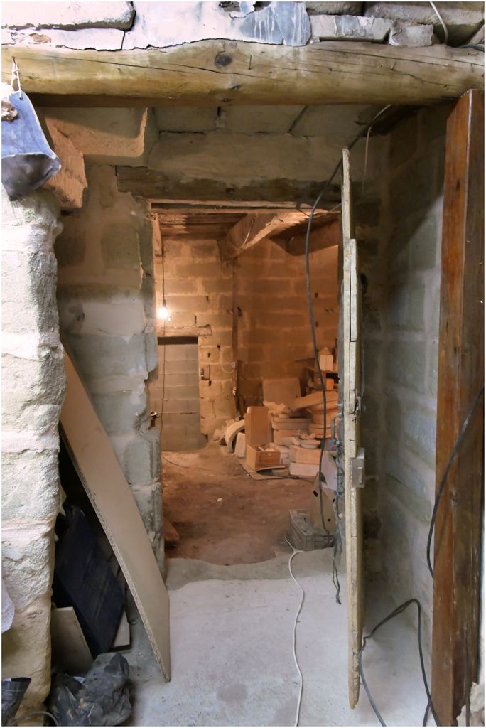 Rez-de-chaussée, porte donnant accès aux pièces annexes, côté briqueterie 