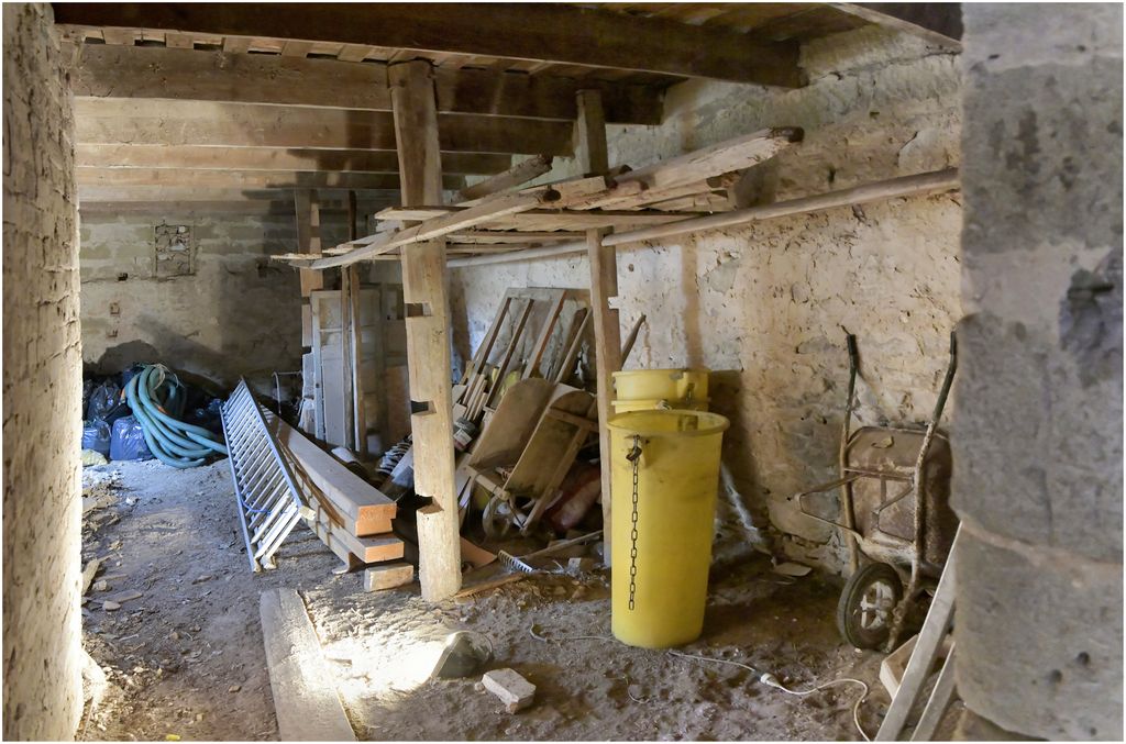 Rez-de-chaussée, pièce annexe n°2 avec séchoir en place et 2e four 