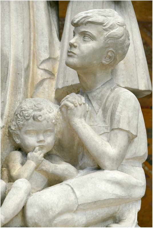 Groupe sculpté Notre-Dame des enfants par Louis Botinelly