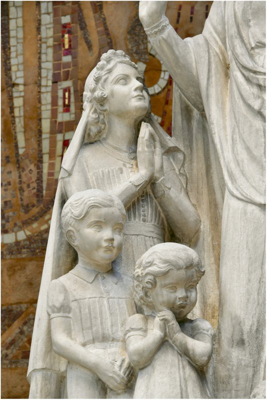 Groupe sculpté Notre-Dame des enfants par Louis Botinelly