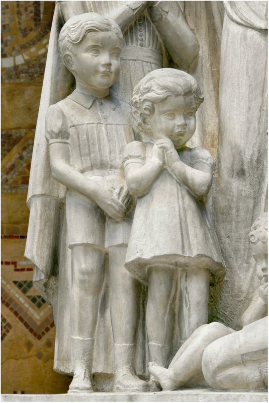 Groupe sculpté Notre-Dame des enfants par Louis Botinelly