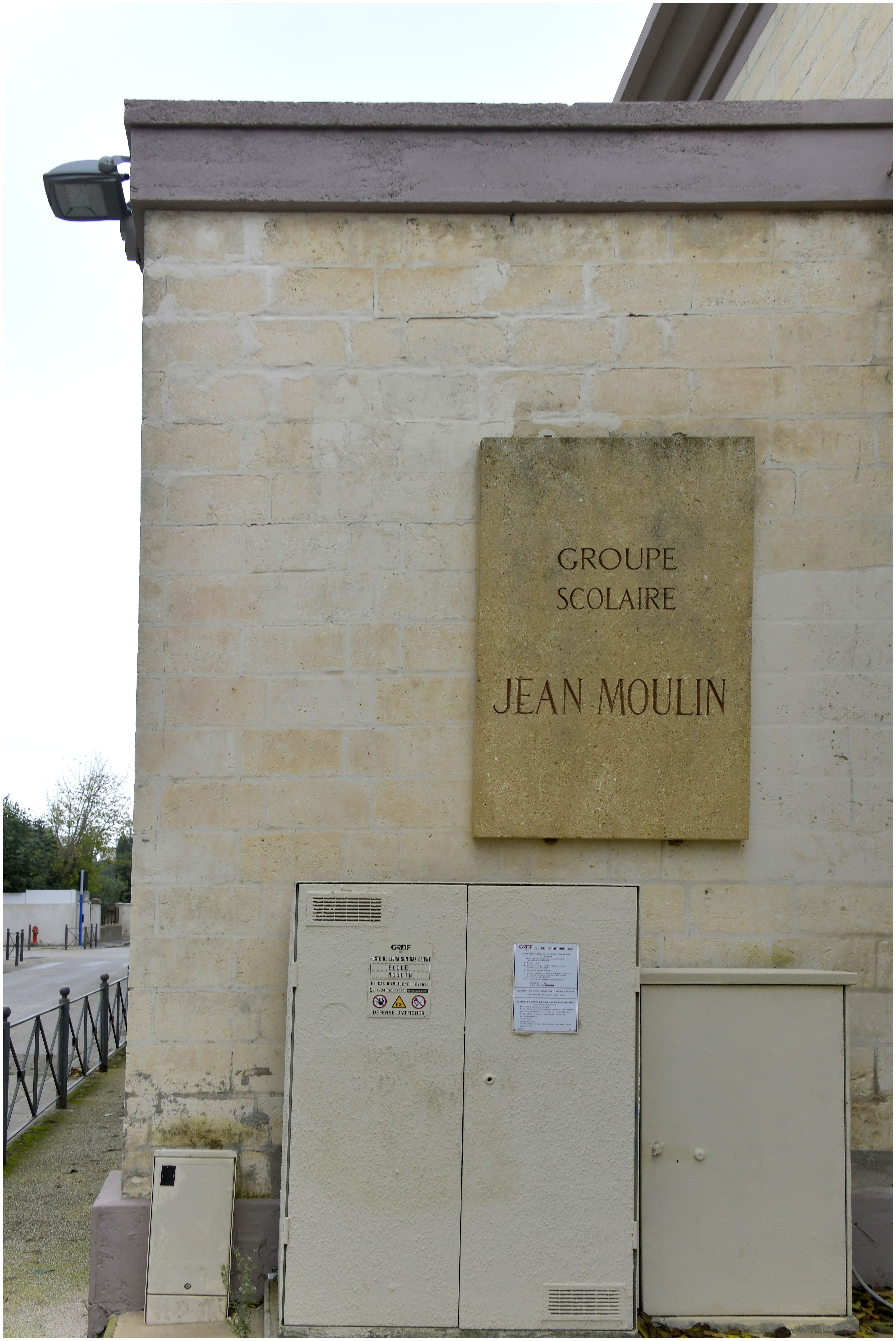 Plaque d’origine du groupe scolaire