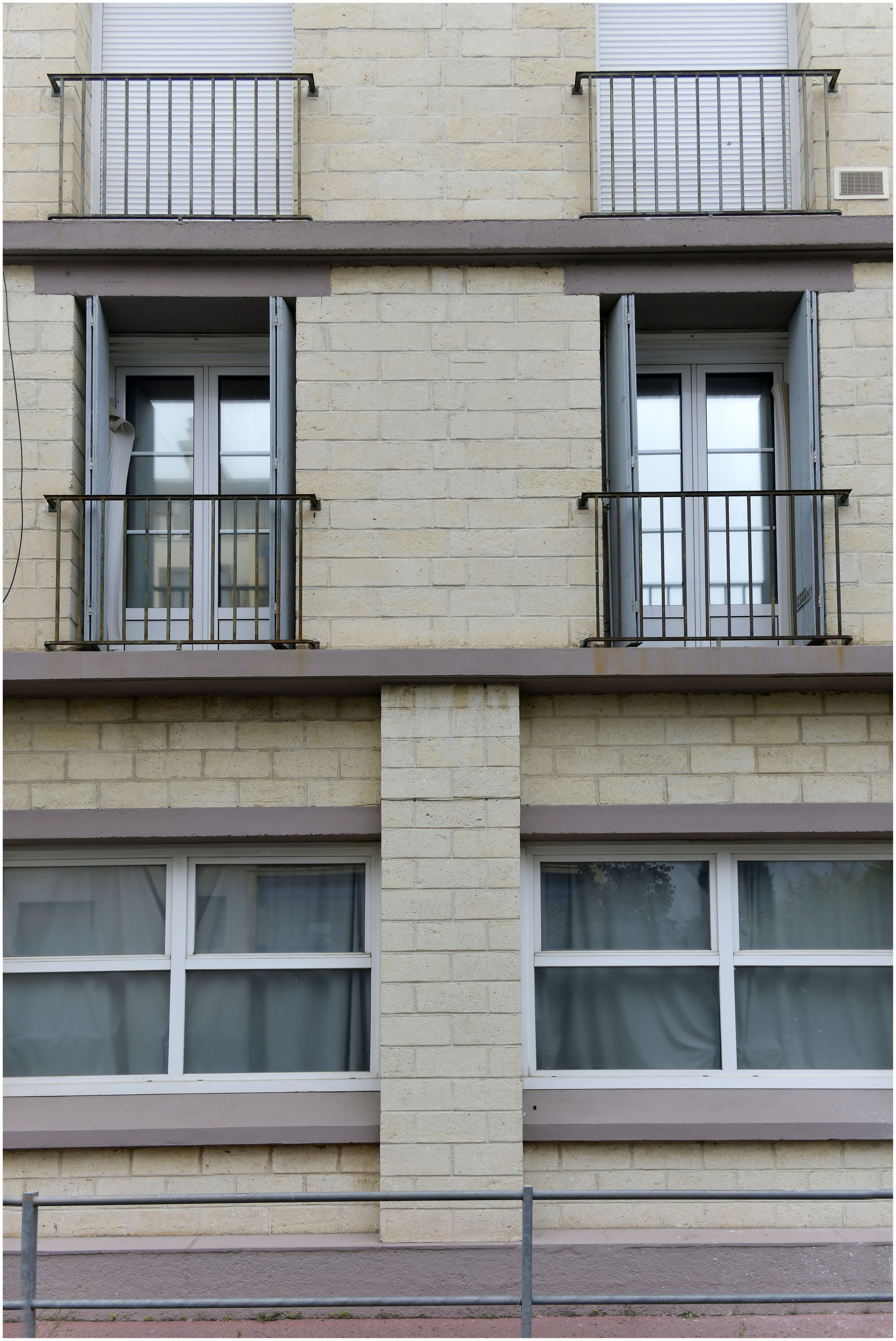 Façade latérale de l’école maternelle sur le bd Mounié