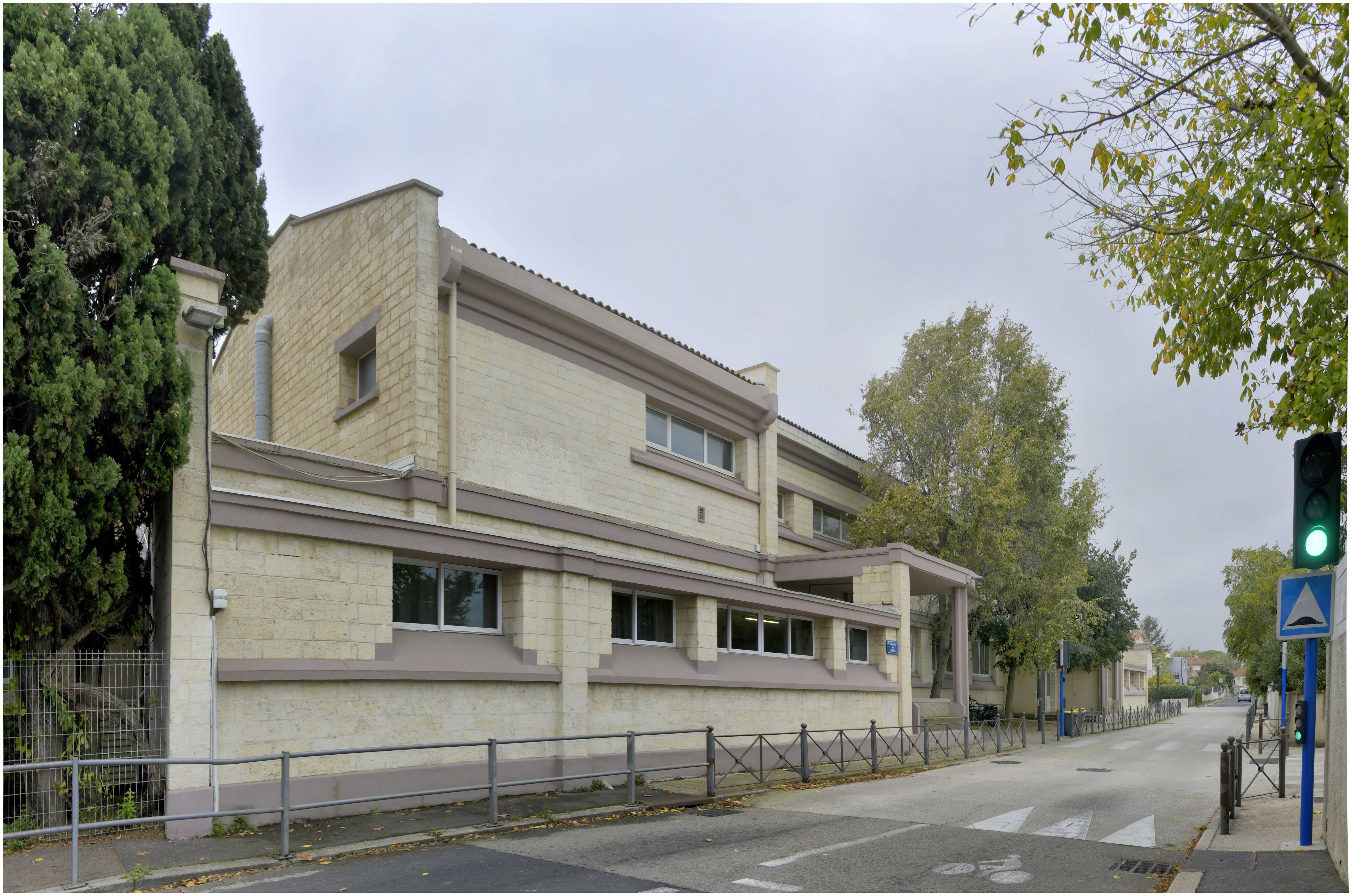 Façade sur l’avenue des sports. Ecole élémentaire.
