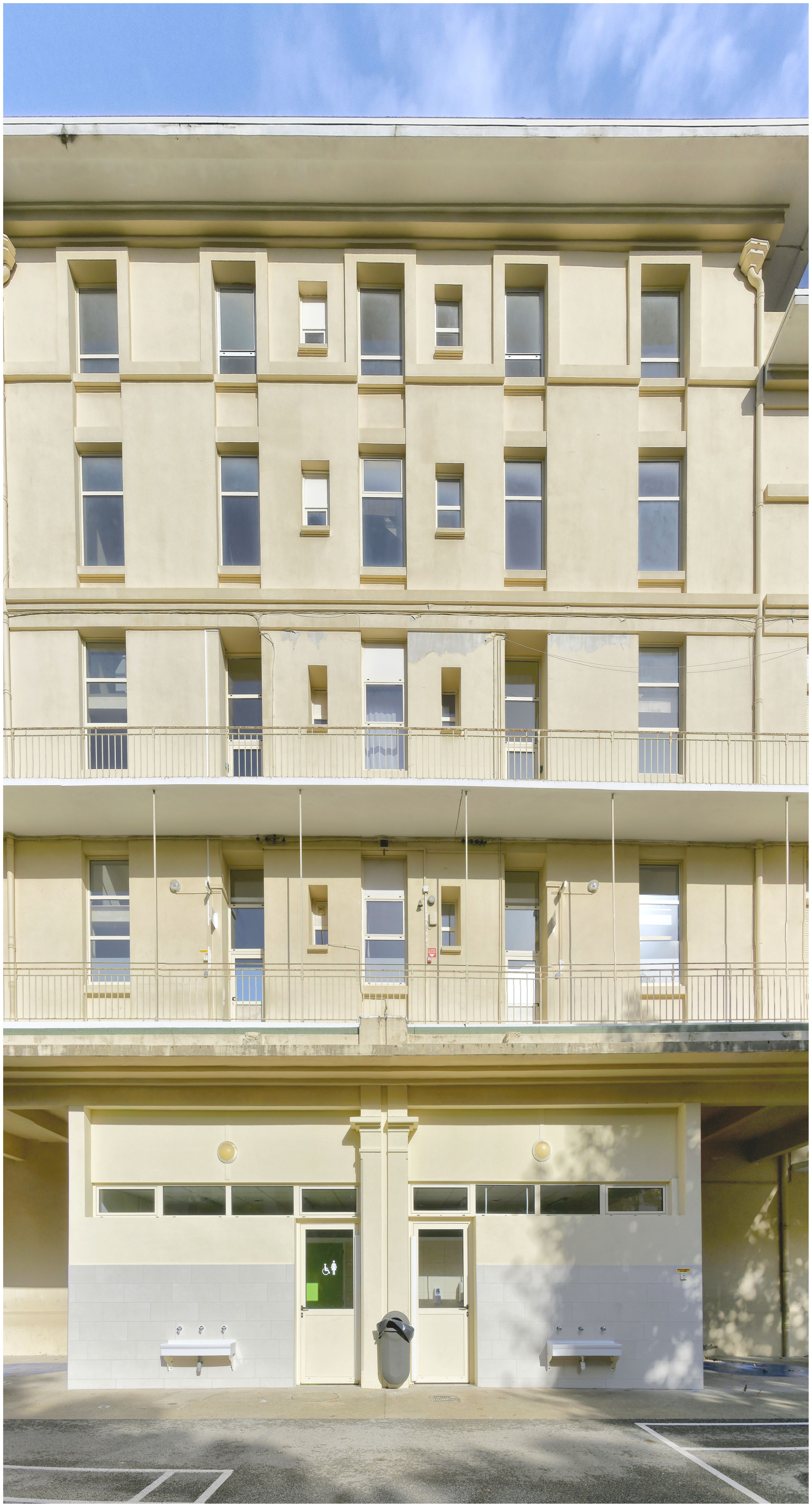 Façade sur la cour