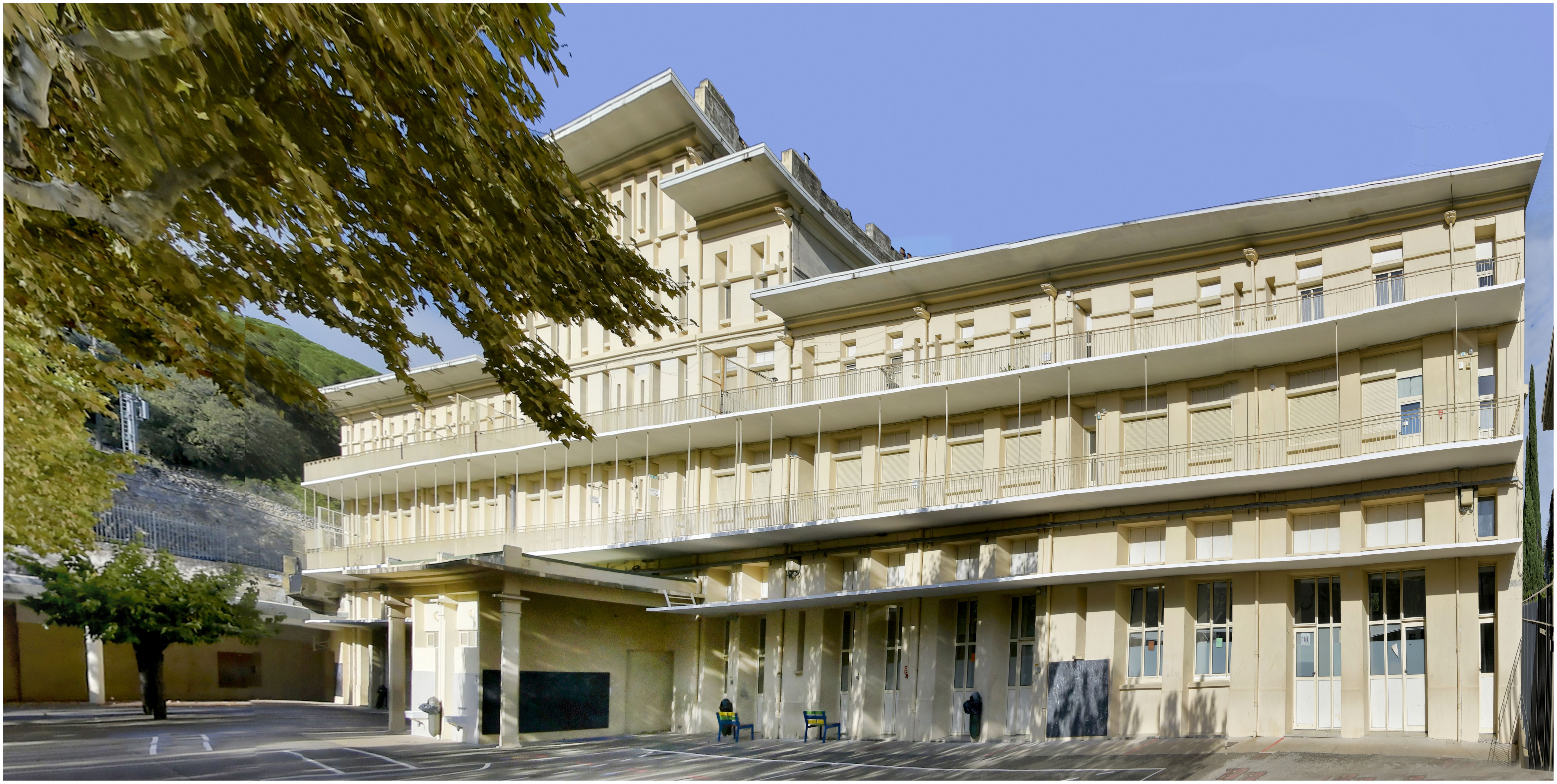 Façade sur la cour