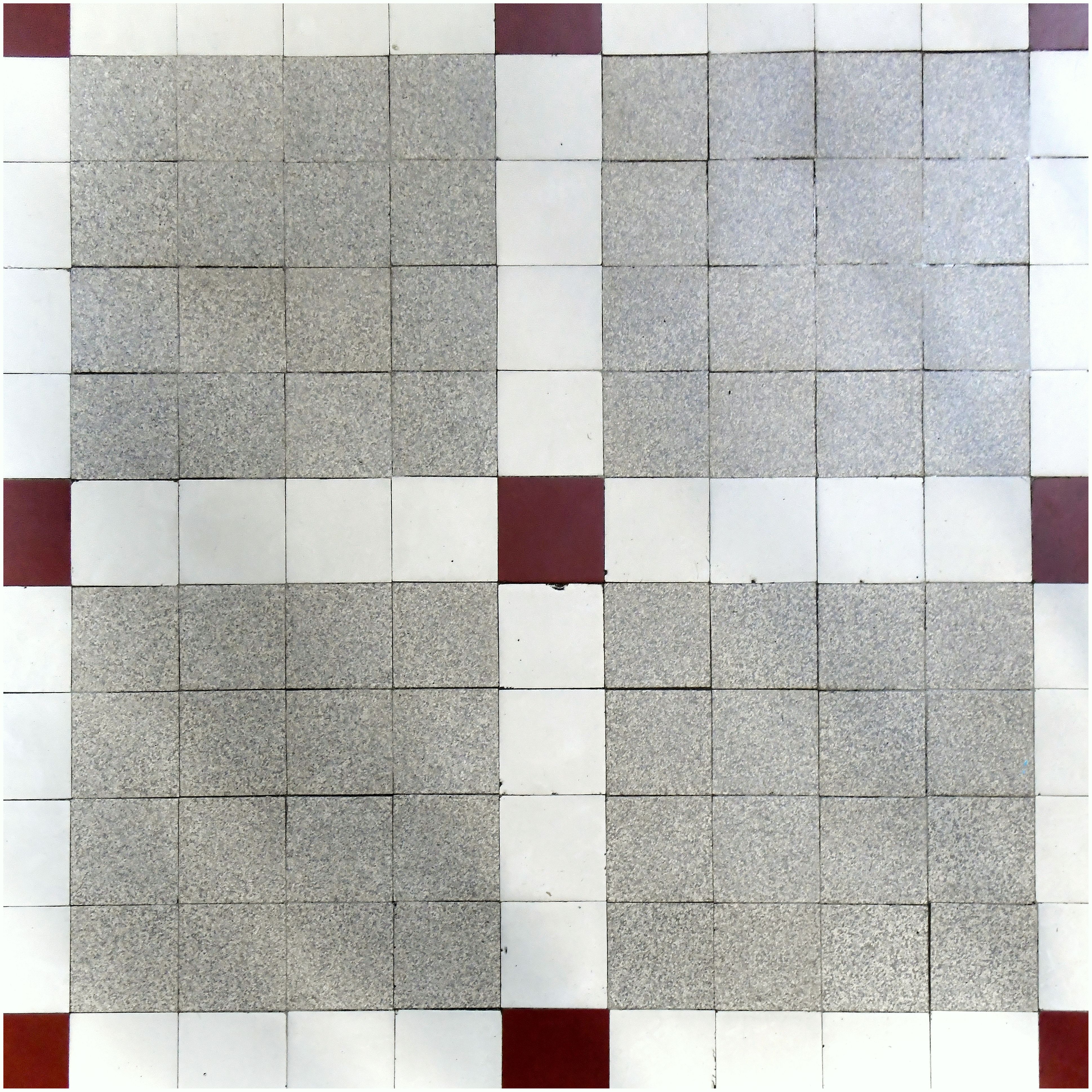 2e étage détail du sol en carreaux de céramique à 3 couleurs : couloir
