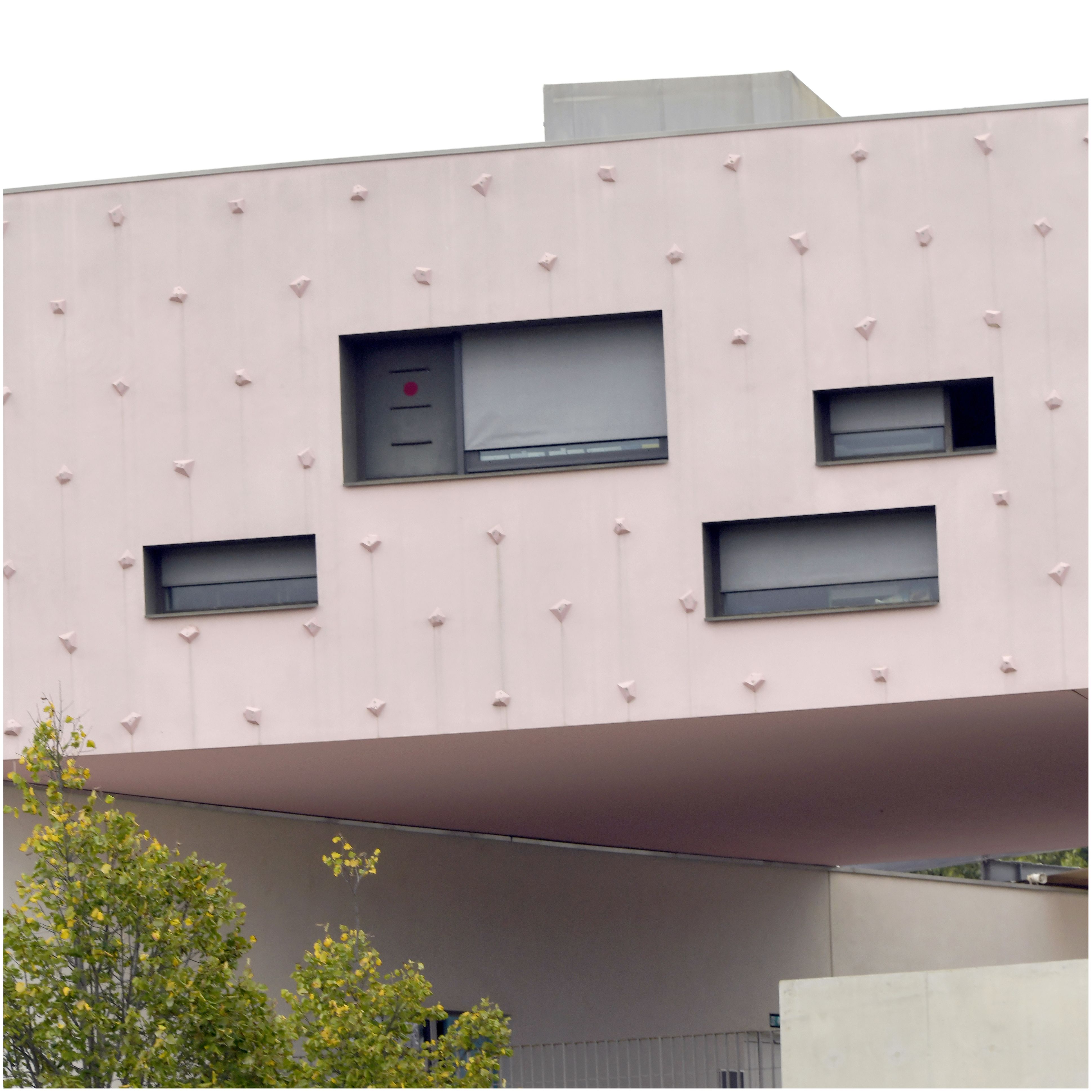 Façade principale. Détail de l’aspect Lego