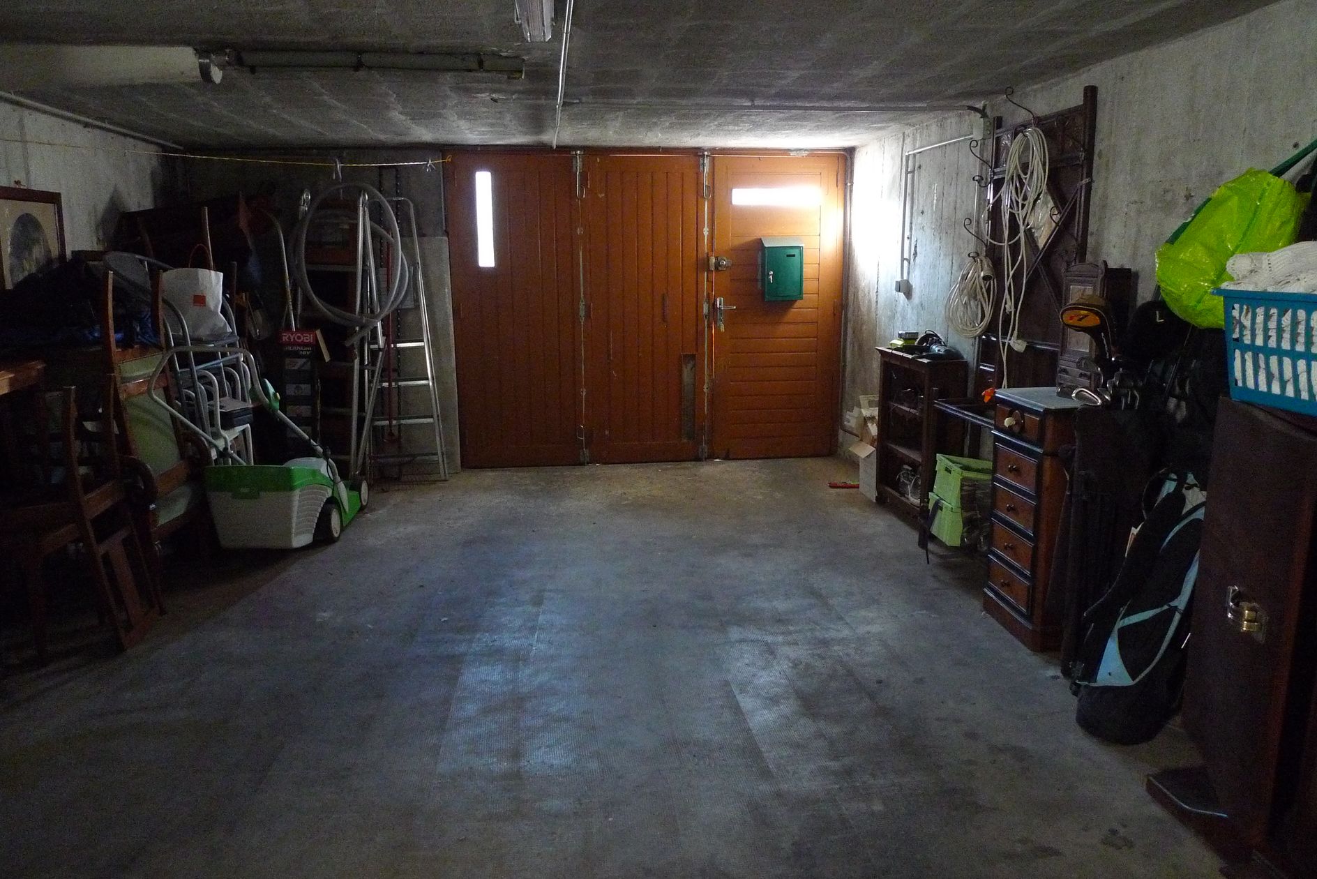 Garage.