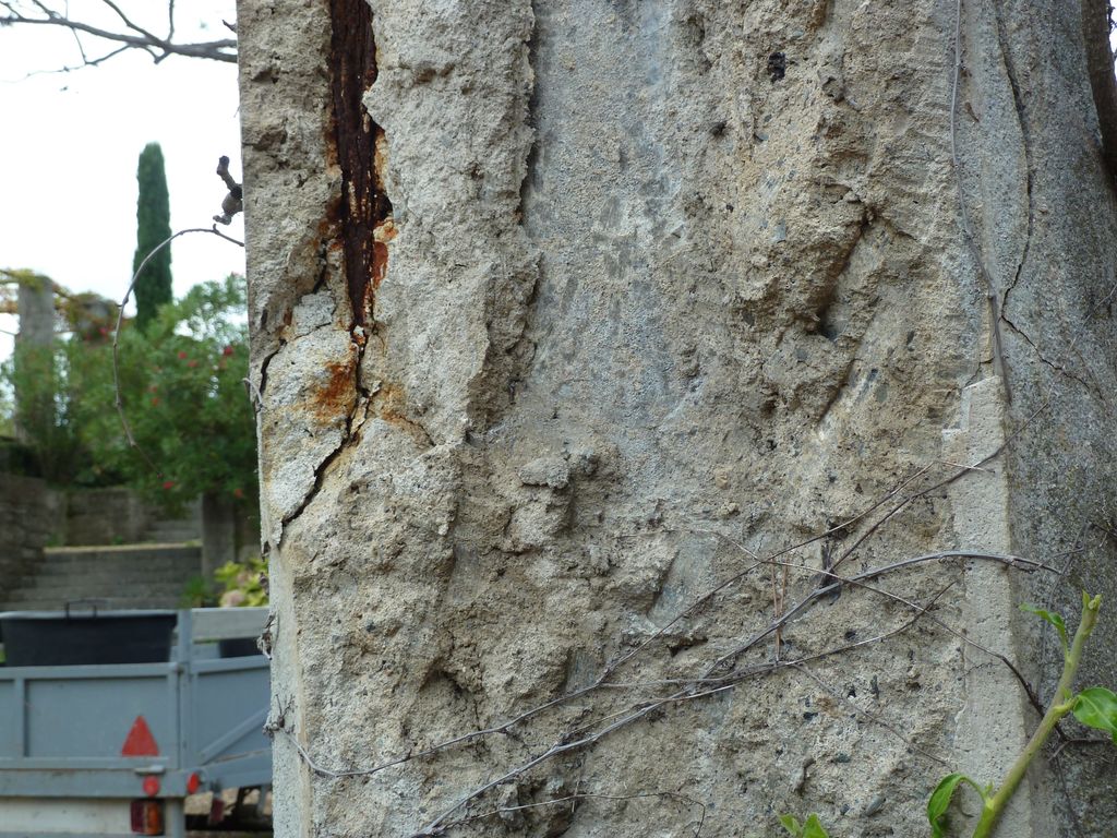 Plateforme nord-est. Pergola. Détail des piliers