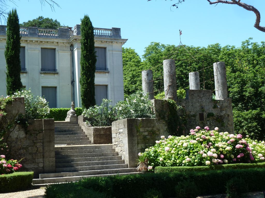 Château. Façade et terrasse est.