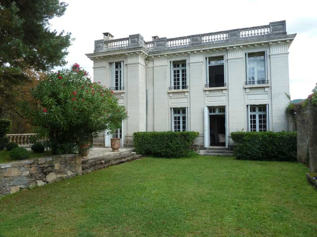 Château. Façade ouest.