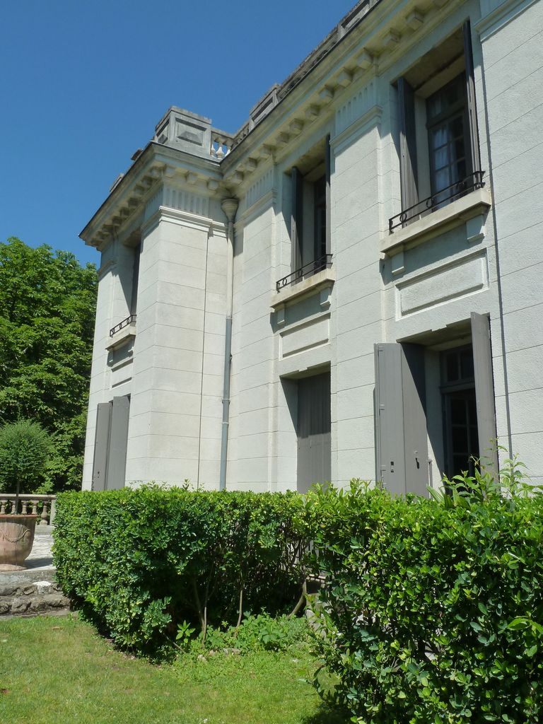 Château. Façade ouest.