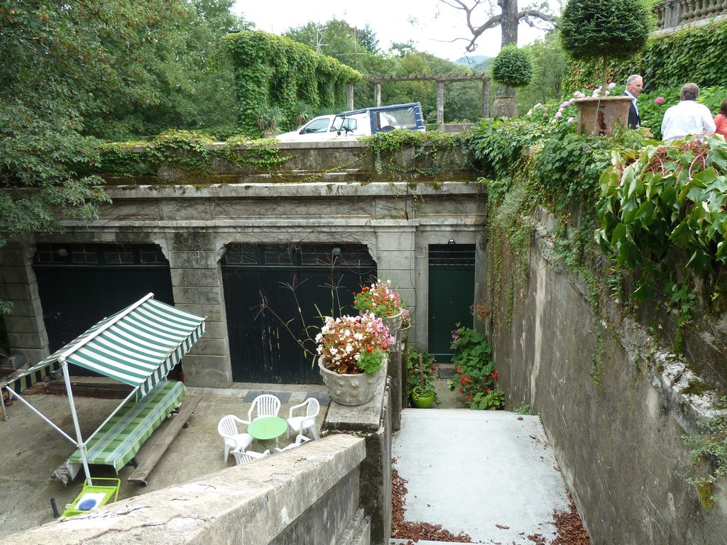 Anciens garages.