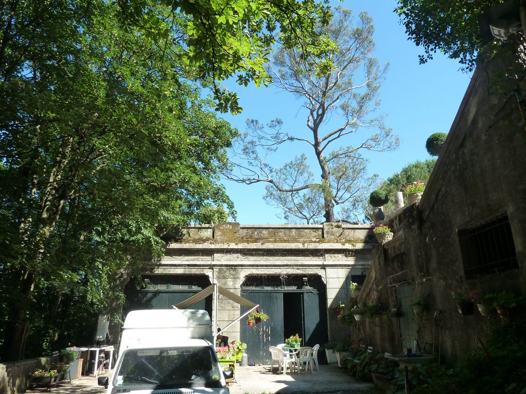 Anciens garages.