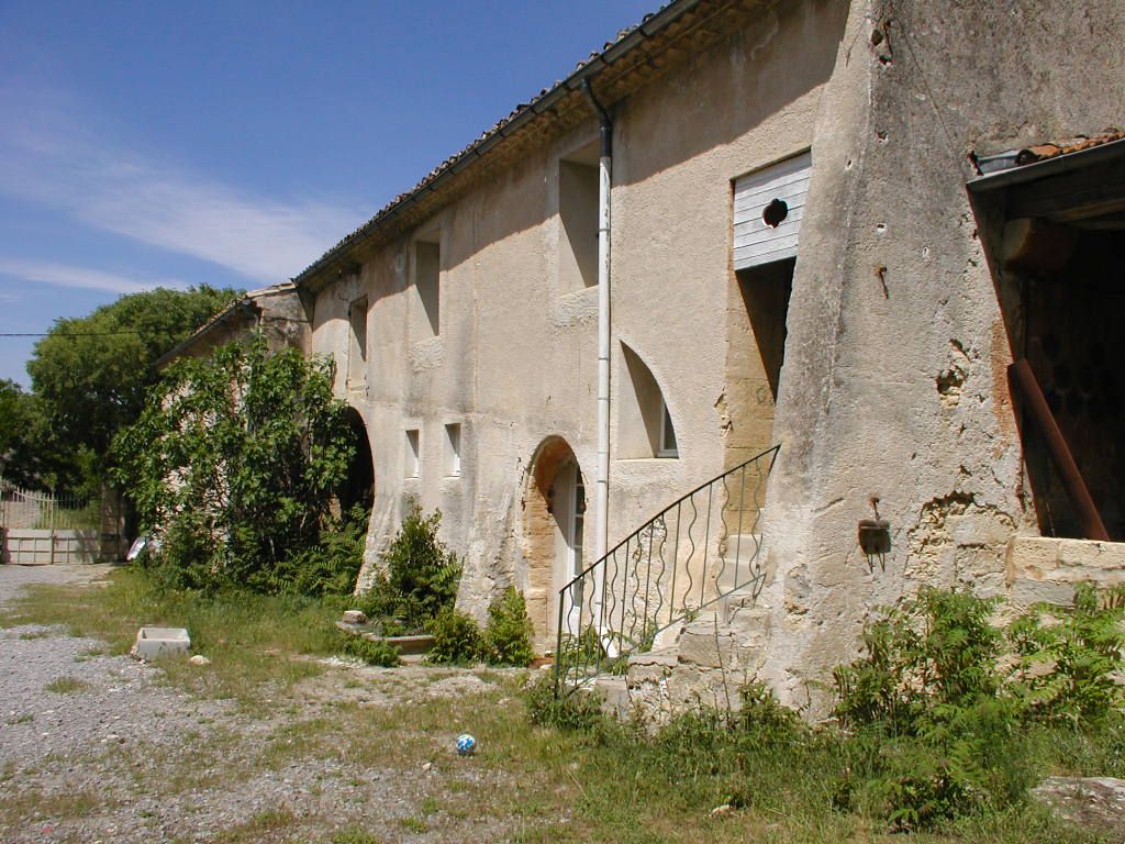 Cour des communs. Aile nord. Angle est.