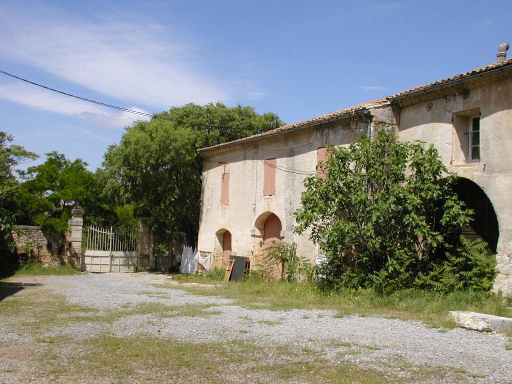 Cour des communs. Aile nord. Angle nord-ouest.