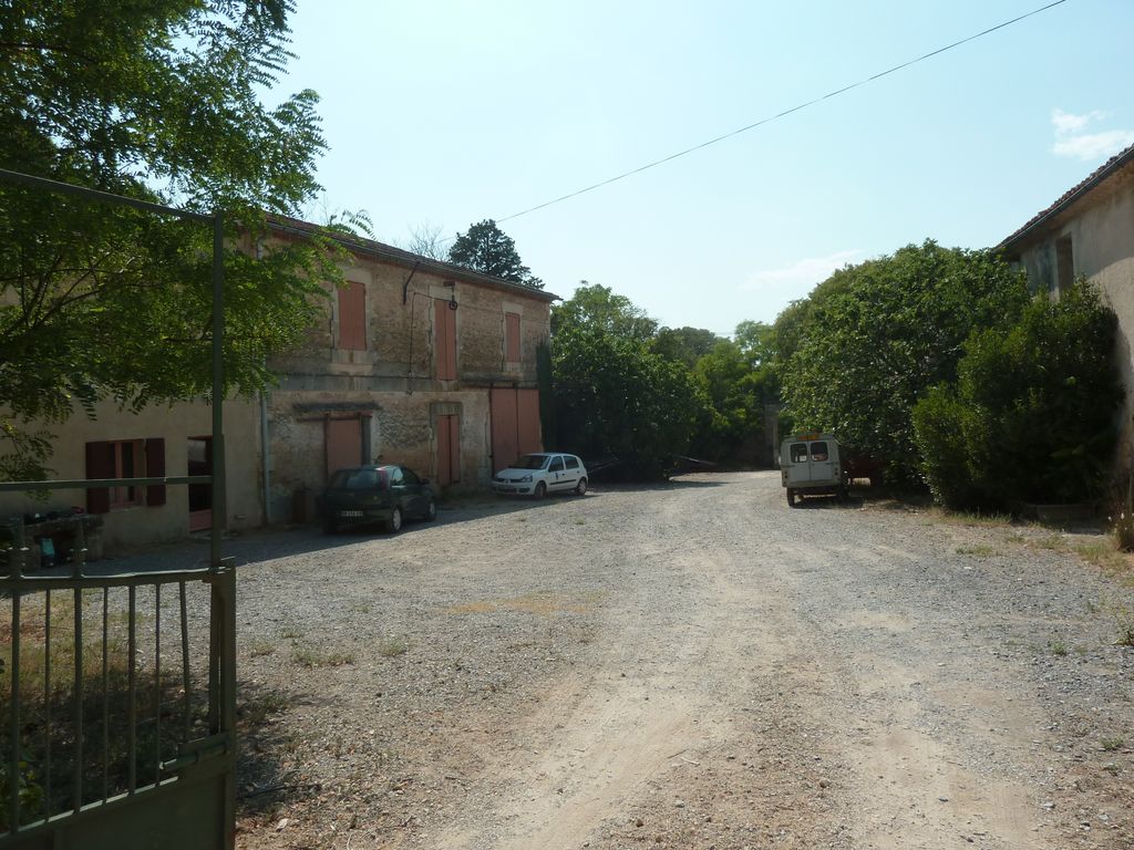 Cour des communs. Aile sud.