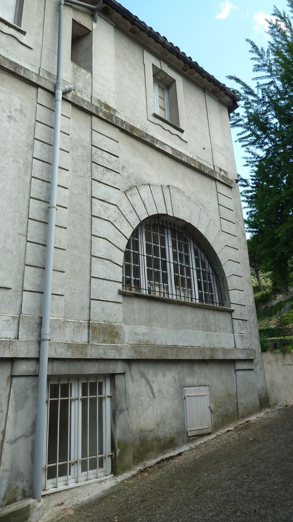 Façade côté église.