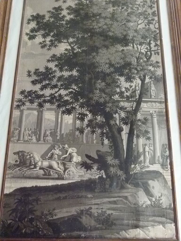 Rez-de-jardin. Antichambre du salon central, côté parc. Papier peint Dufour et Leroy, 1818.