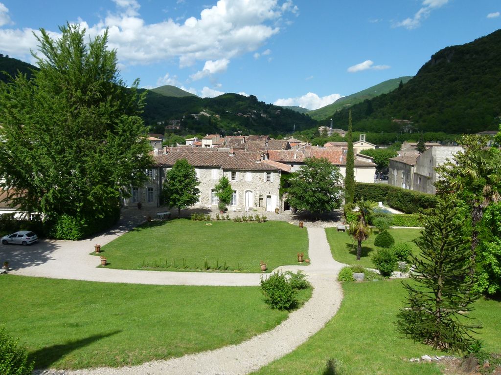 Parc. Vue d’ensemble.