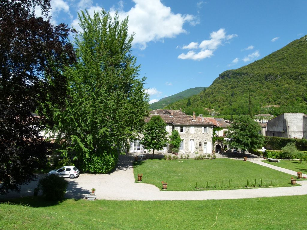 Parc. Réservoir comblé.